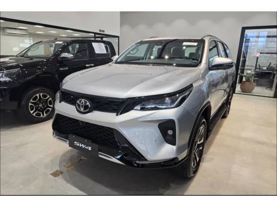 TOYOTA HILUX SW4 2.8 D-4D TURBO DIESEL SRX PLATINUM 7L 4X4 AUTOMÁTICO